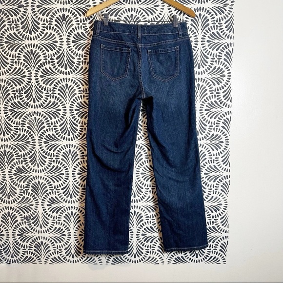 L.L. Bean Favorite Fit Straight Leg Denim Jeans - Picture 2 of 14